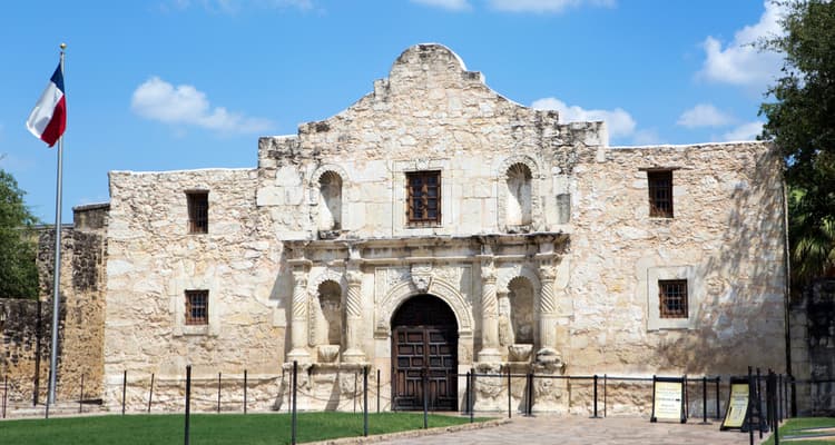 the exterior of the alamo in daytime