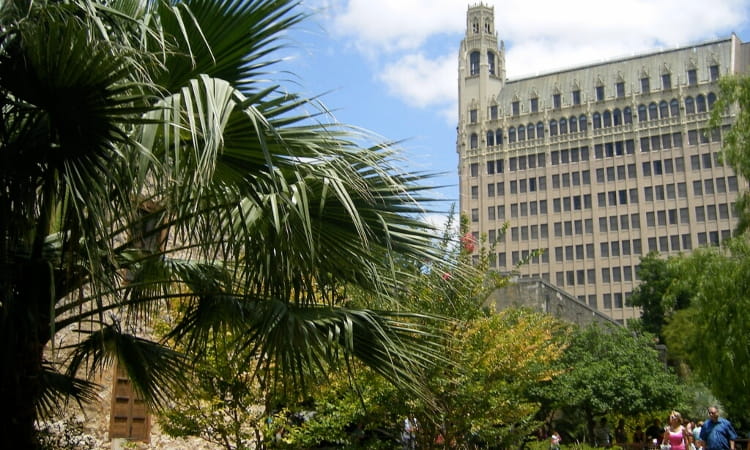 the emily morgan hotel in the background of guests visiting the alamo